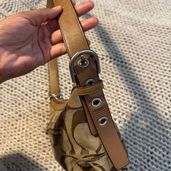 Signature Brown Coach Shoulder Bag - Picture 4 of 7